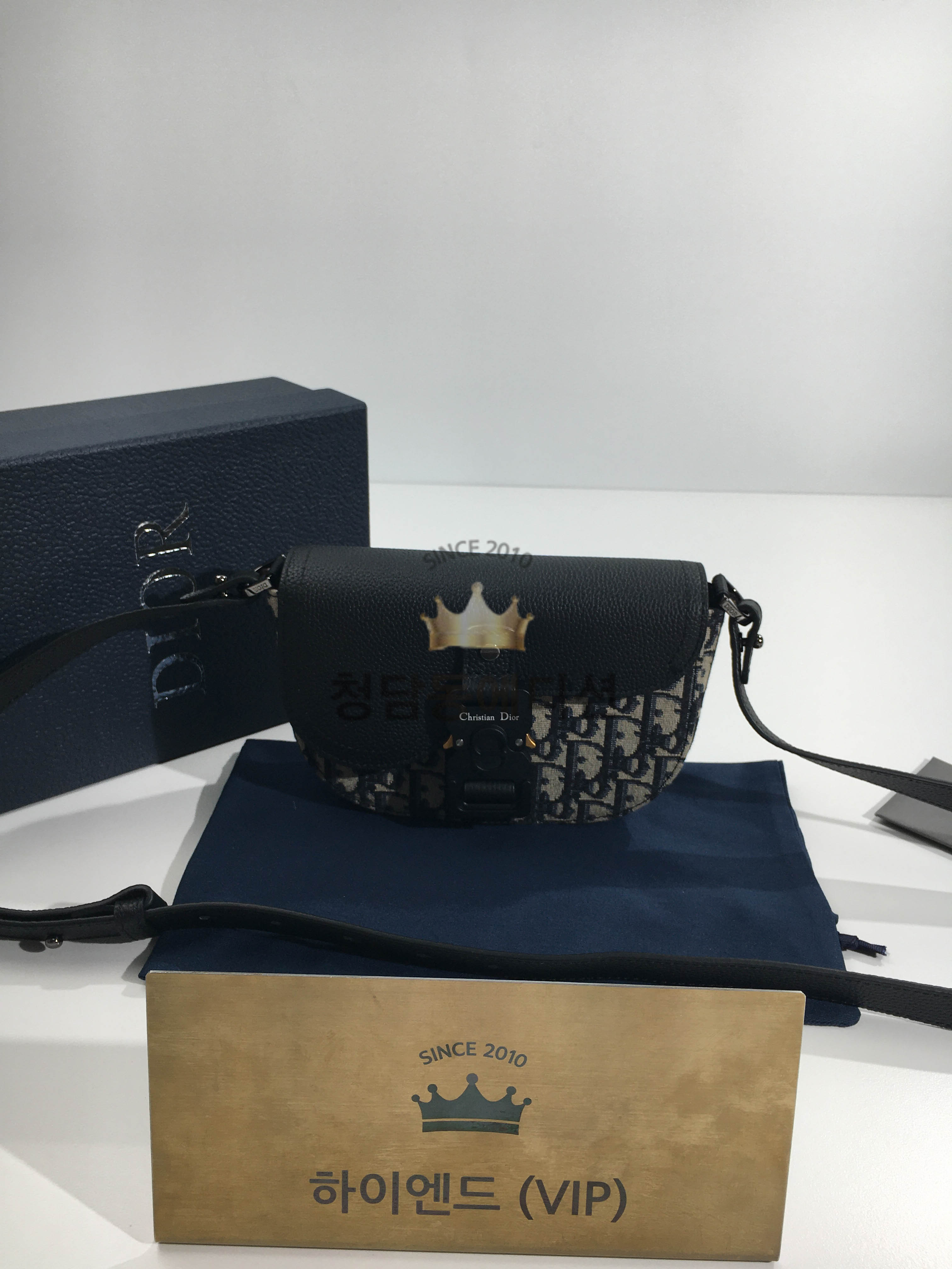 디올 새들 플랩 메신저백