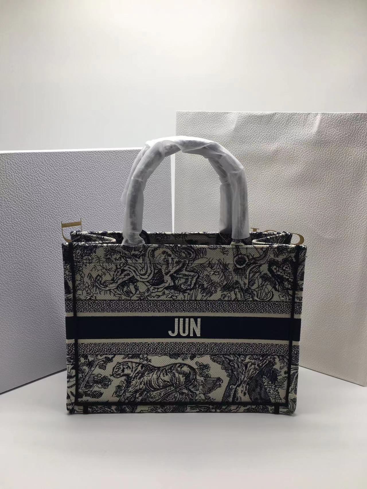 Ok(1663673482) 디올 북토트백 미디움 (Abc 디올 서비스 : JUN)