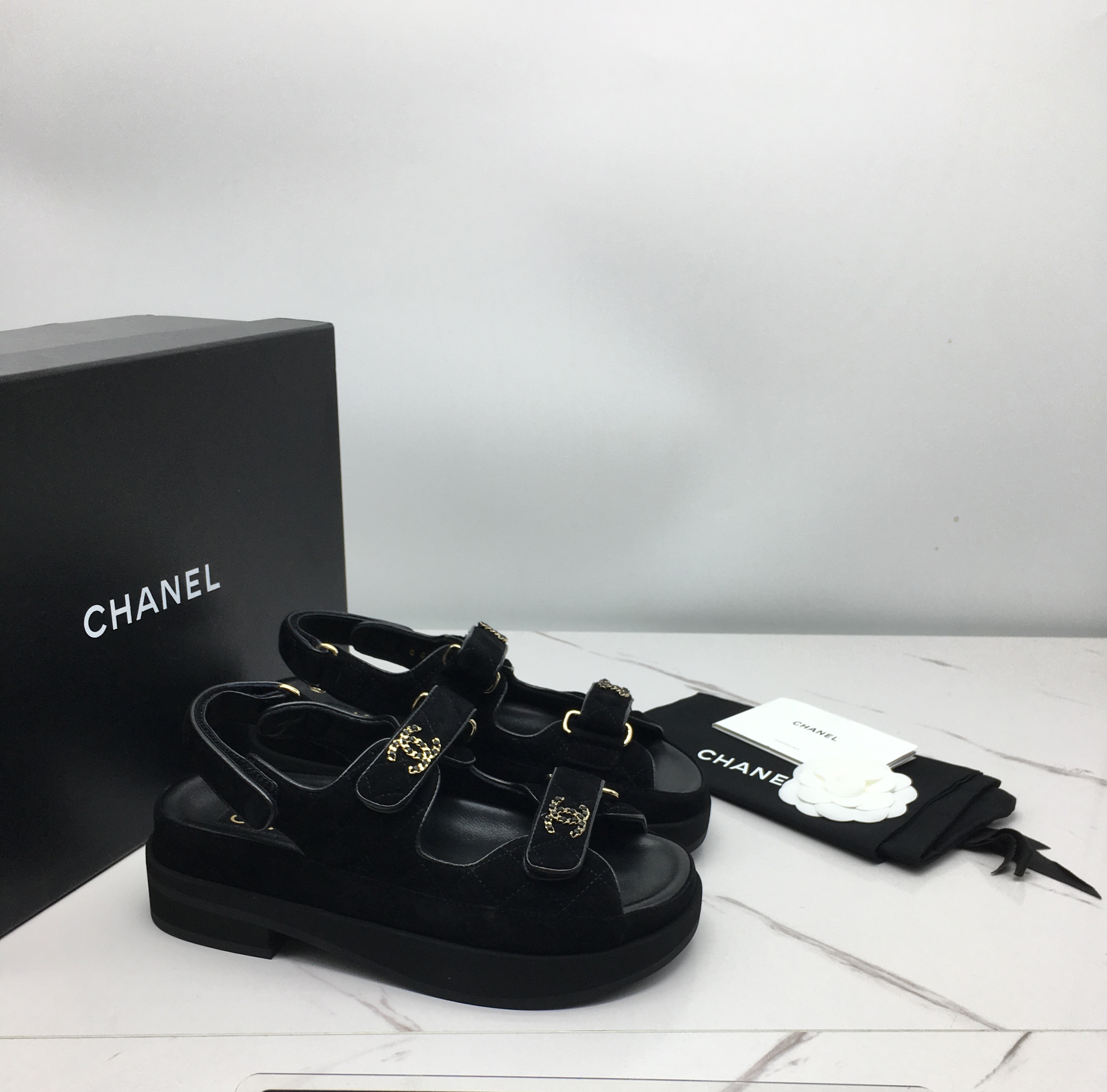 Ok(1687849607) 샤넬 23p 스웨이드 19 벨크로 샌들 미들굽 230사이즈