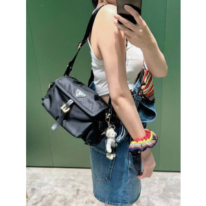 프라다 익스플로어 미디움 1BD394