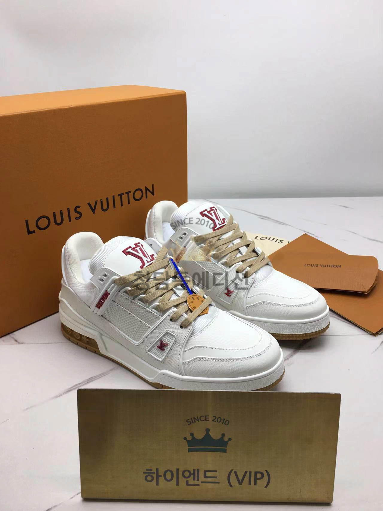 루이비통 트레이너 스니커즈 (남녀공용)