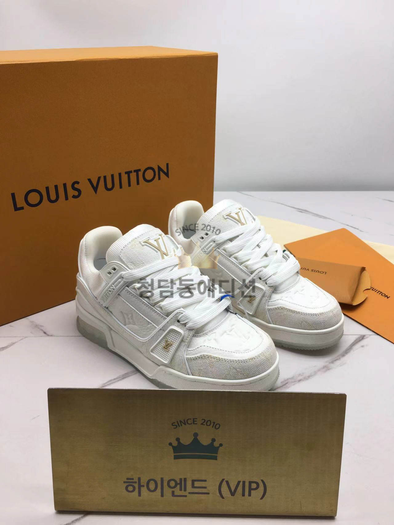 루이비통 트레이너 스니커즈 (남녀공용)