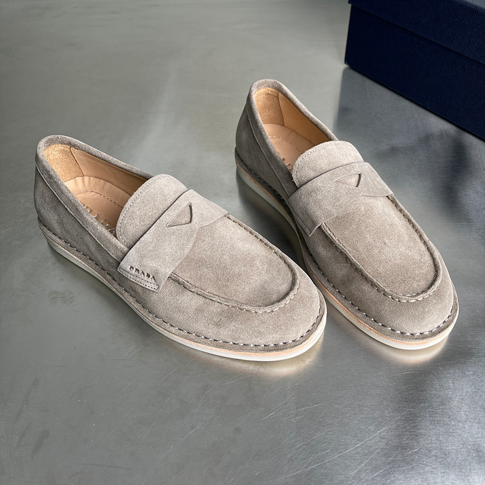 프라다 블리치드 스웨이드 로퍼 (남성용)