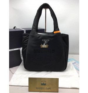 프라다 소프트 나파가죽 미디움 패딩백