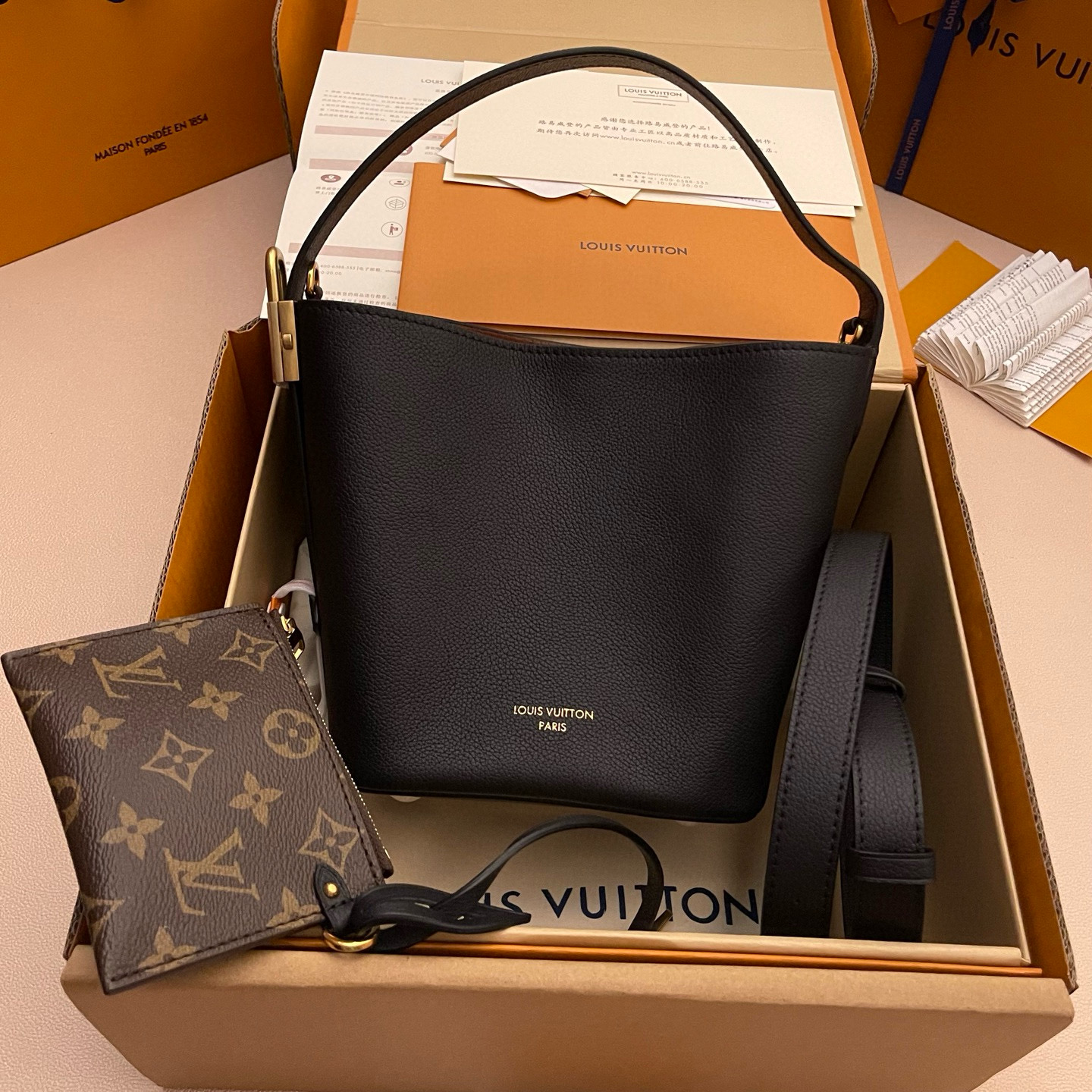 루이비통 로우 키 올 인 BB 버킷 숄더백