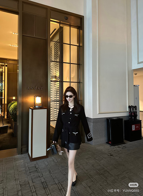 샤넬 벨트 장식 배색 니트 가디건 (컬러 아이보리, 블랙)