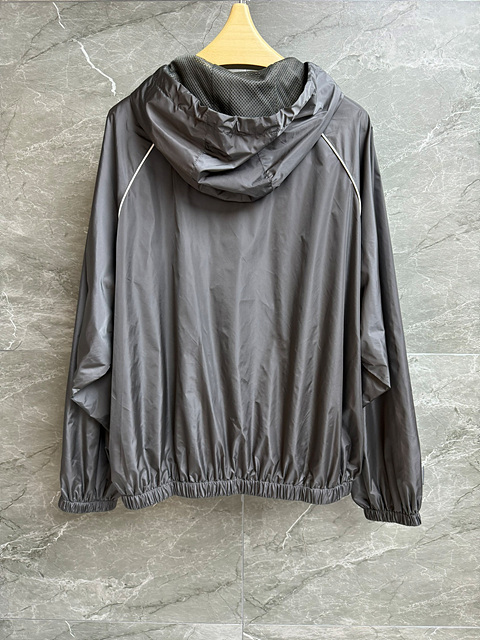 미우미우 후드 바람막이 자켓