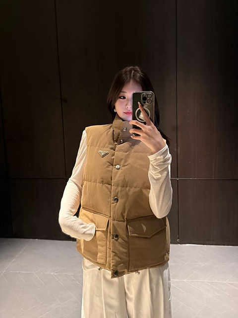 프라다 리나일론 패딩 베스트 (컬러 블랙, 카멜)