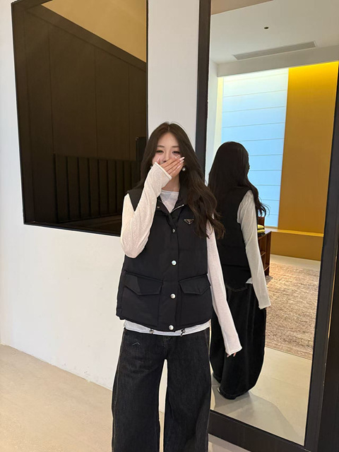 프라다 리나일론 패딩 베스트 (컬러 블랙, 카멜)