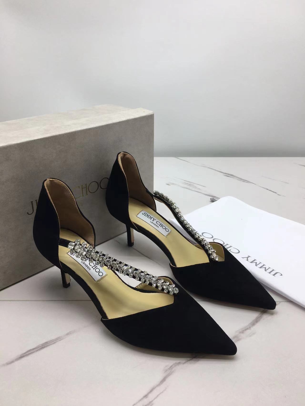 Ok(1667382066) 지미추 bee 펌프스 4cm 사이즈:240/38 / 컬러:블랙