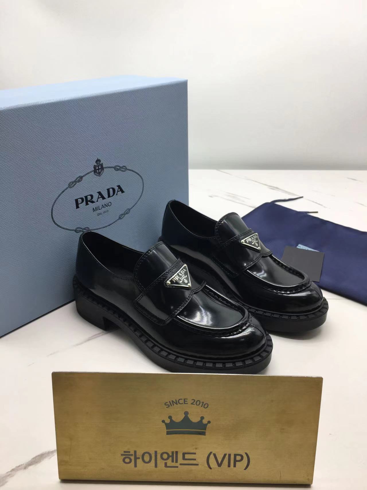 Ok(1675081889) 프라다 prd 브러시드 로퍼 여성용 무광 사이즈:225/35