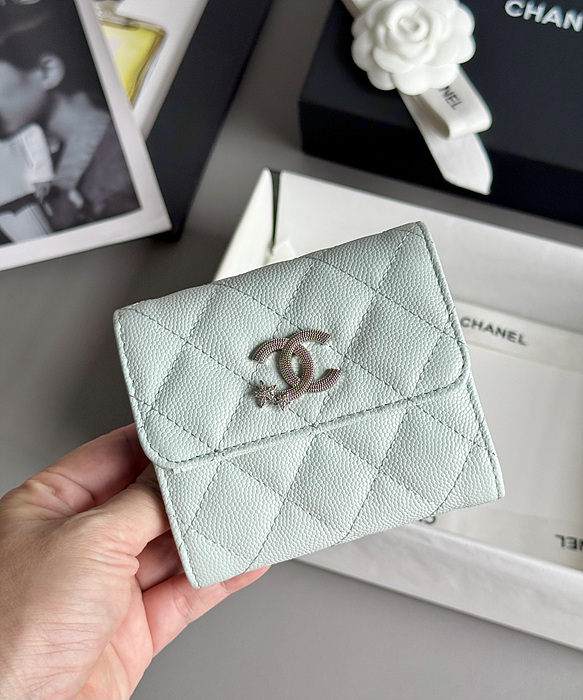 샤넬 25B CC 별 로고 캐비어 플랩 지갑 (컬러 스카이블루)