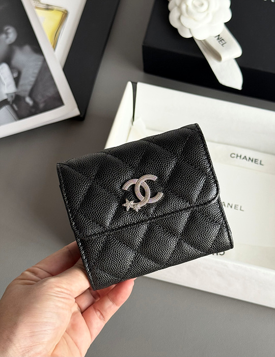 샤넬 25B CC 별 로고 캐비어 플랩 지갑 (컬러 블랙)