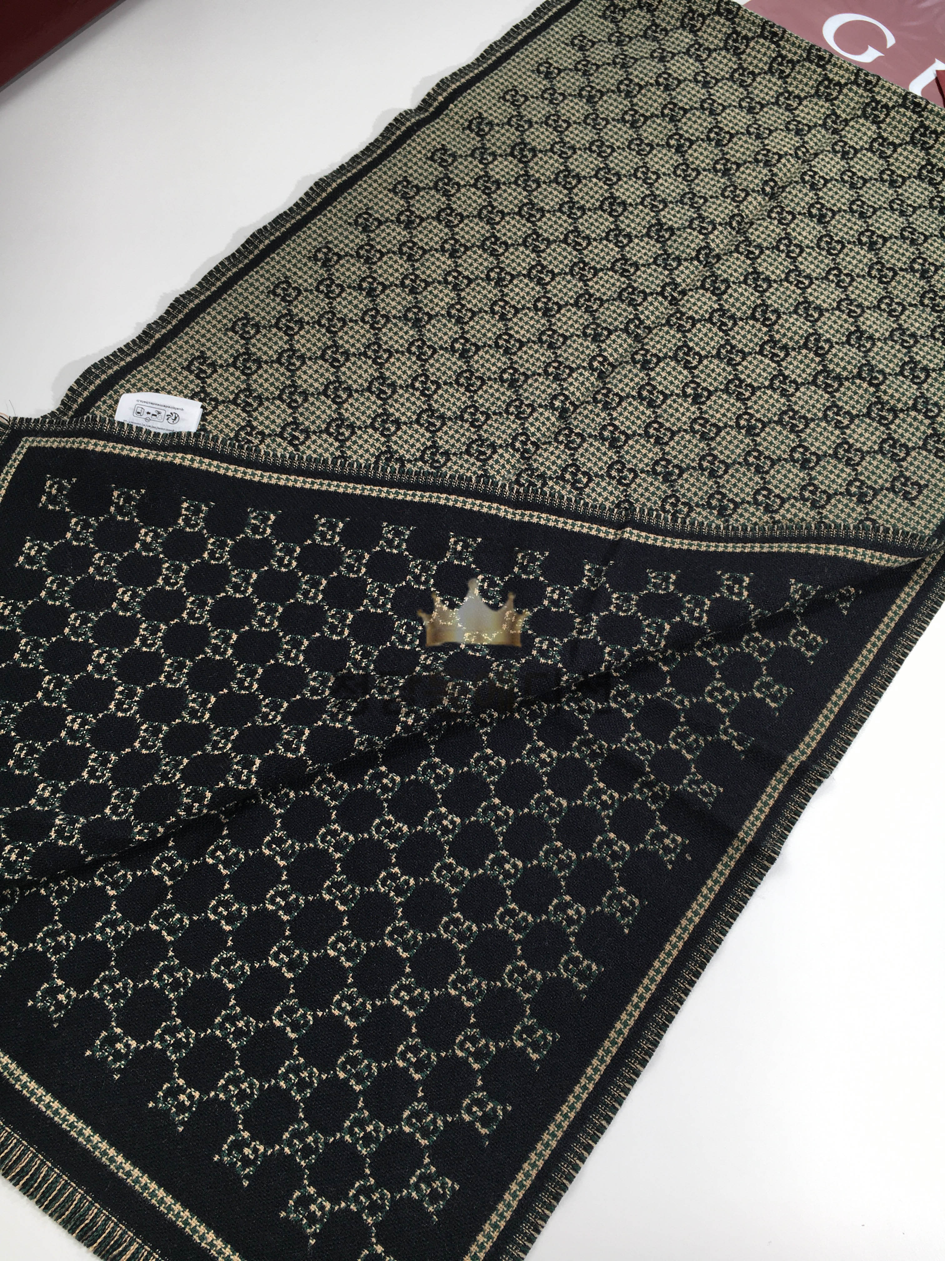 구찌 울 자카드 머플러