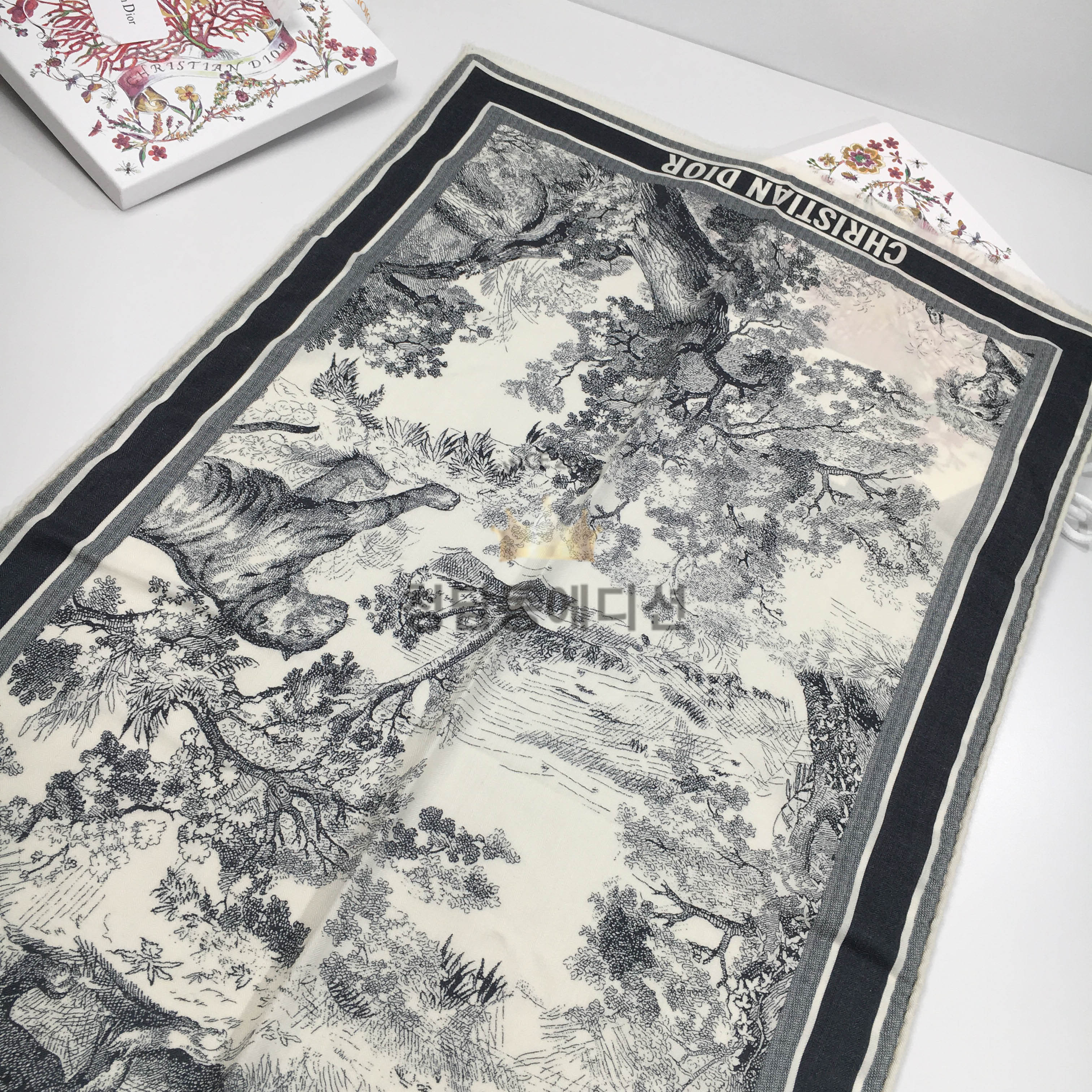 디올 뜨왈드주이 캐시미어 머플러