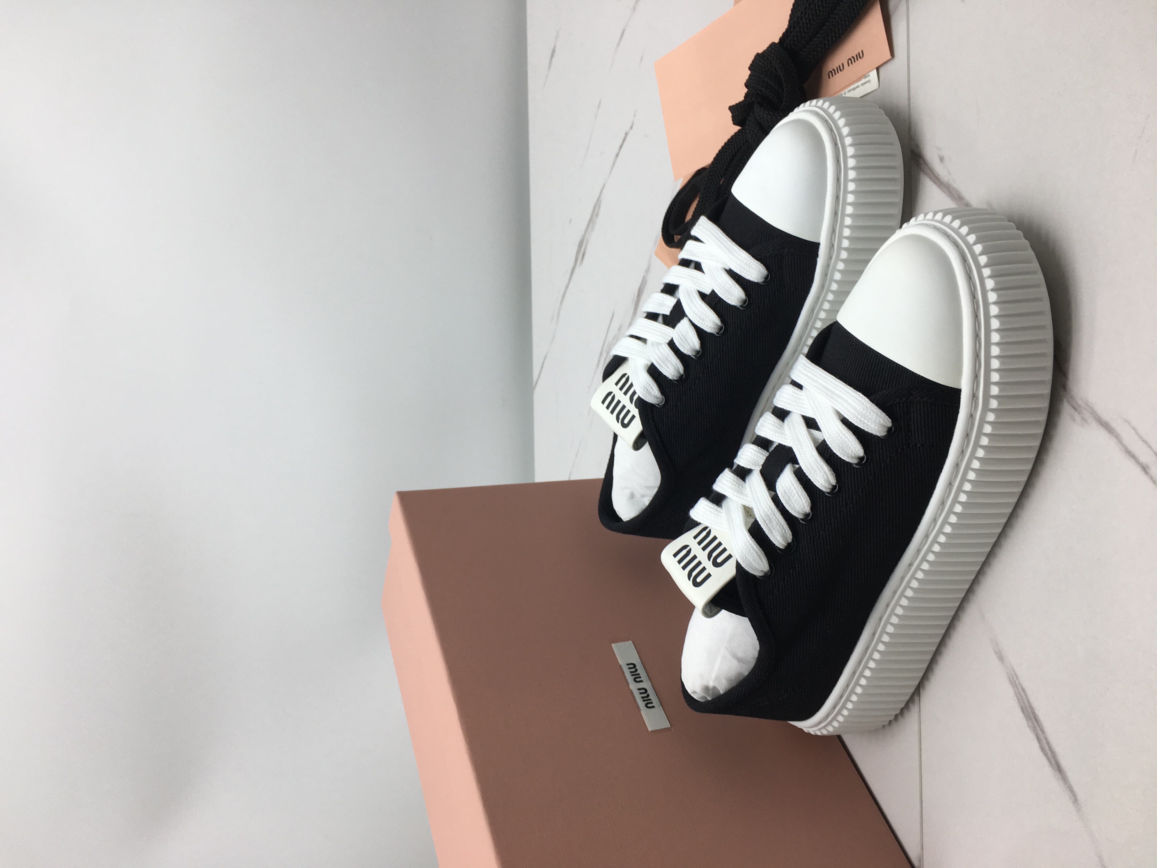 Ok (1688642939) 미우미우 스니커즈 사이즈:240/38