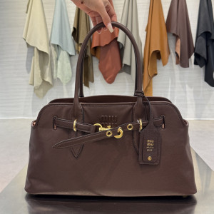 미우미우 아방뛰르 나파 가죽 라지 백 (컬러 브라운)