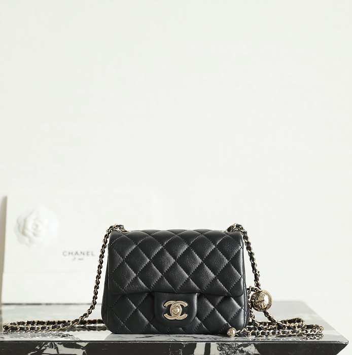 샤넬 25K 라이트 골드볼 쁘띠삭 플랩백