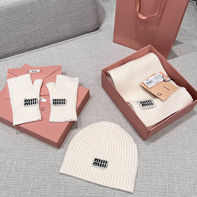 미우미우 로고 니트 비니 / 장갑 / 머플러