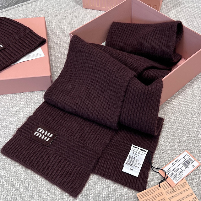 미우미우 로고 니트 비니 / 장갑 / 머플러