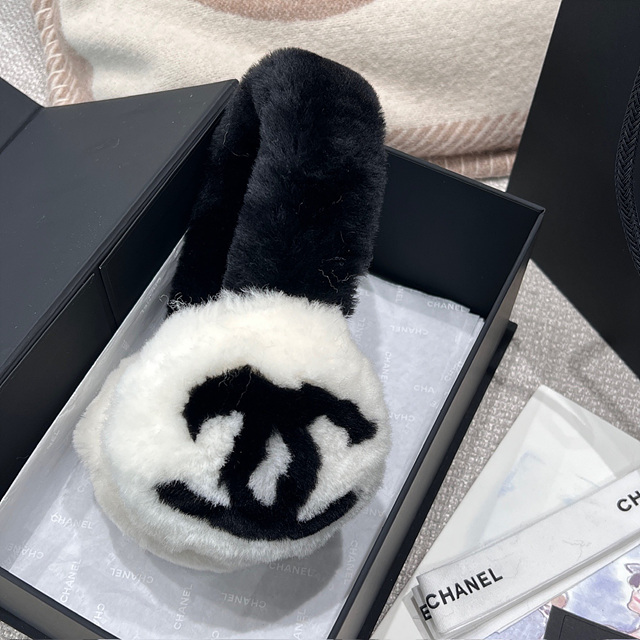 샤넬 CC 로고 귀마개 (컬러 블랙, 화이트)