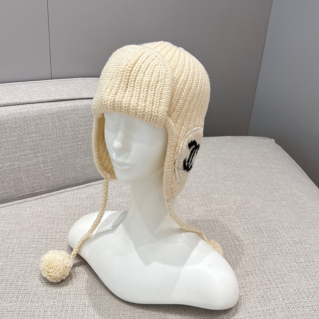 샤넬 CC 로고 이어플랩 니트 비니 (컬러 블랙, 아이보리)