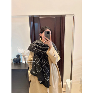 샤넬 CC 로고 다이아 패턴 머플러