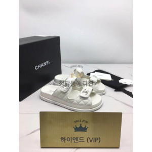 ok (1734010047) 샤넬 24P 19로고 벨크로 뮬 240사이즈