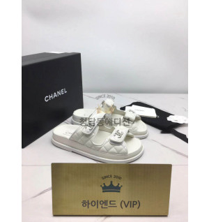 ok (1734010047) 샤넬 24P 19로고 벨크로 뮬 240사이즈