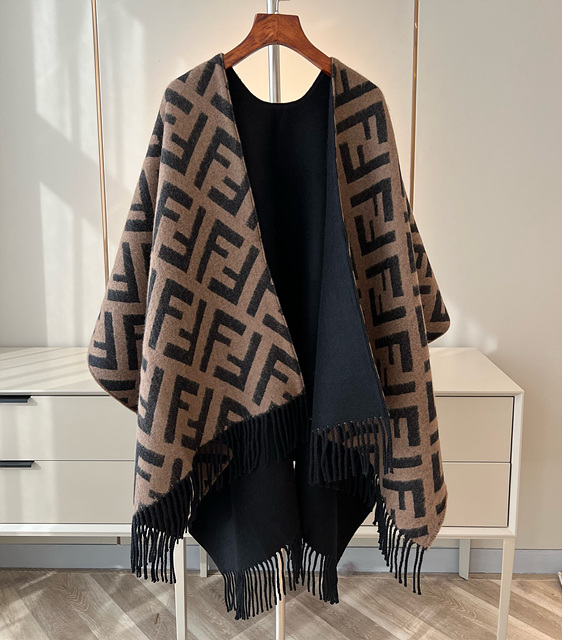 펜디 FF 로고 리버시블 판초