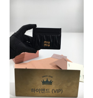 (1719994967) 미우미우 마테라쎄 나파 가죽 카드 홀더 5MC076