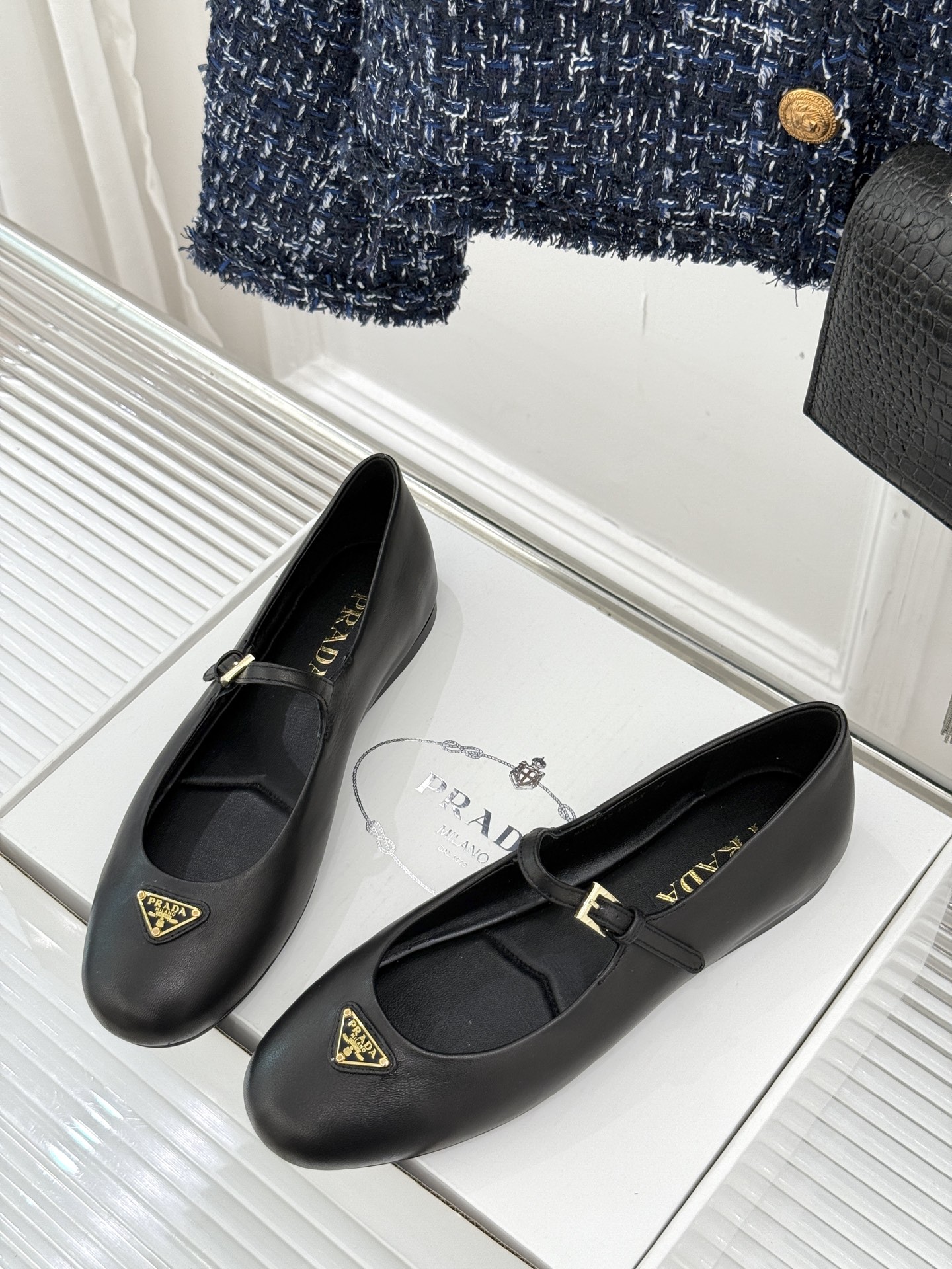 프라다 삼각로고 메리제인 페이턴트 레더 발레리나 플랫 슈즈 1F793N