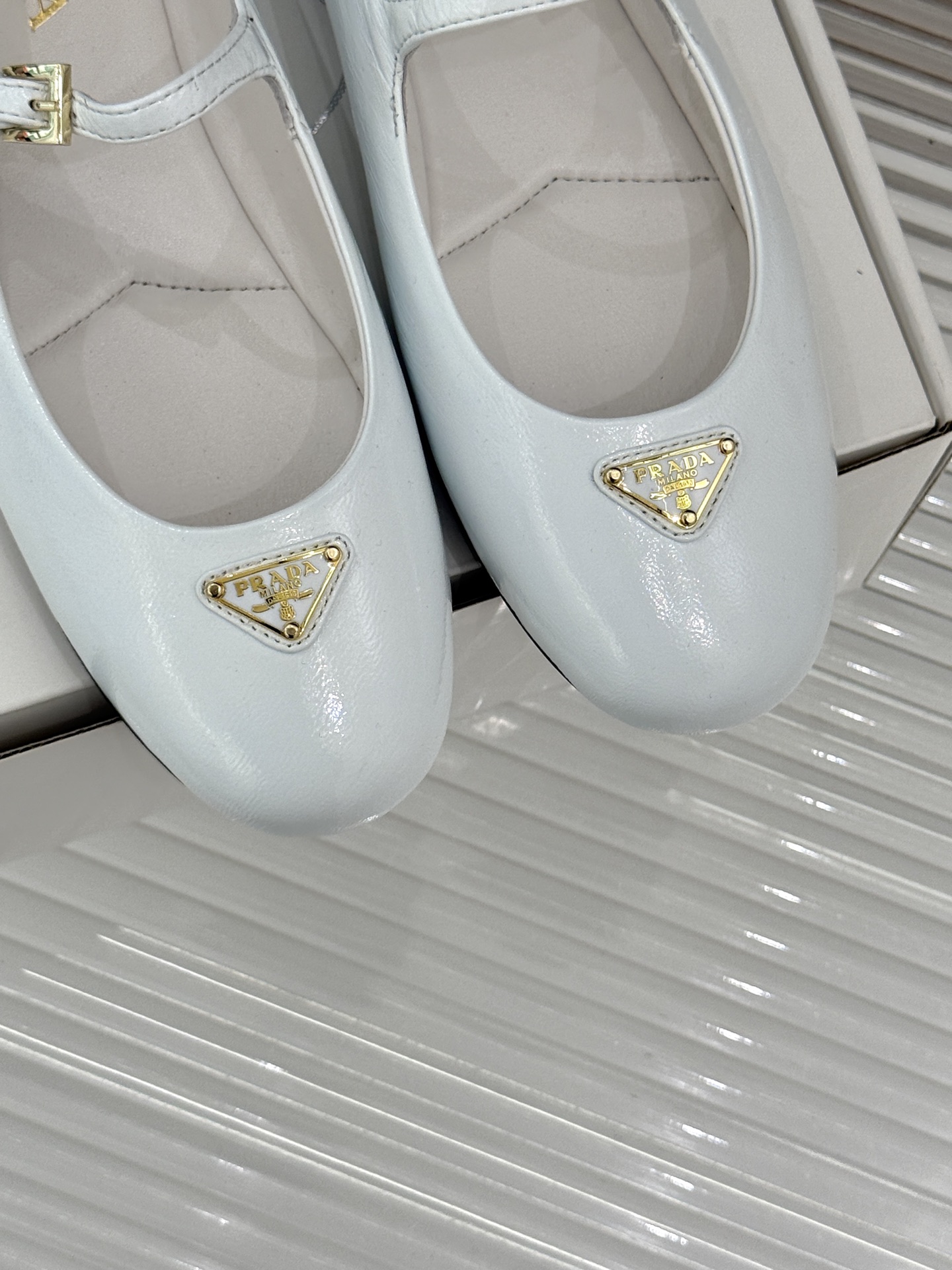 프라다 삼각로고 메리제인 페이턴트 레더 발레리나 플랫 슈즈 1F793N