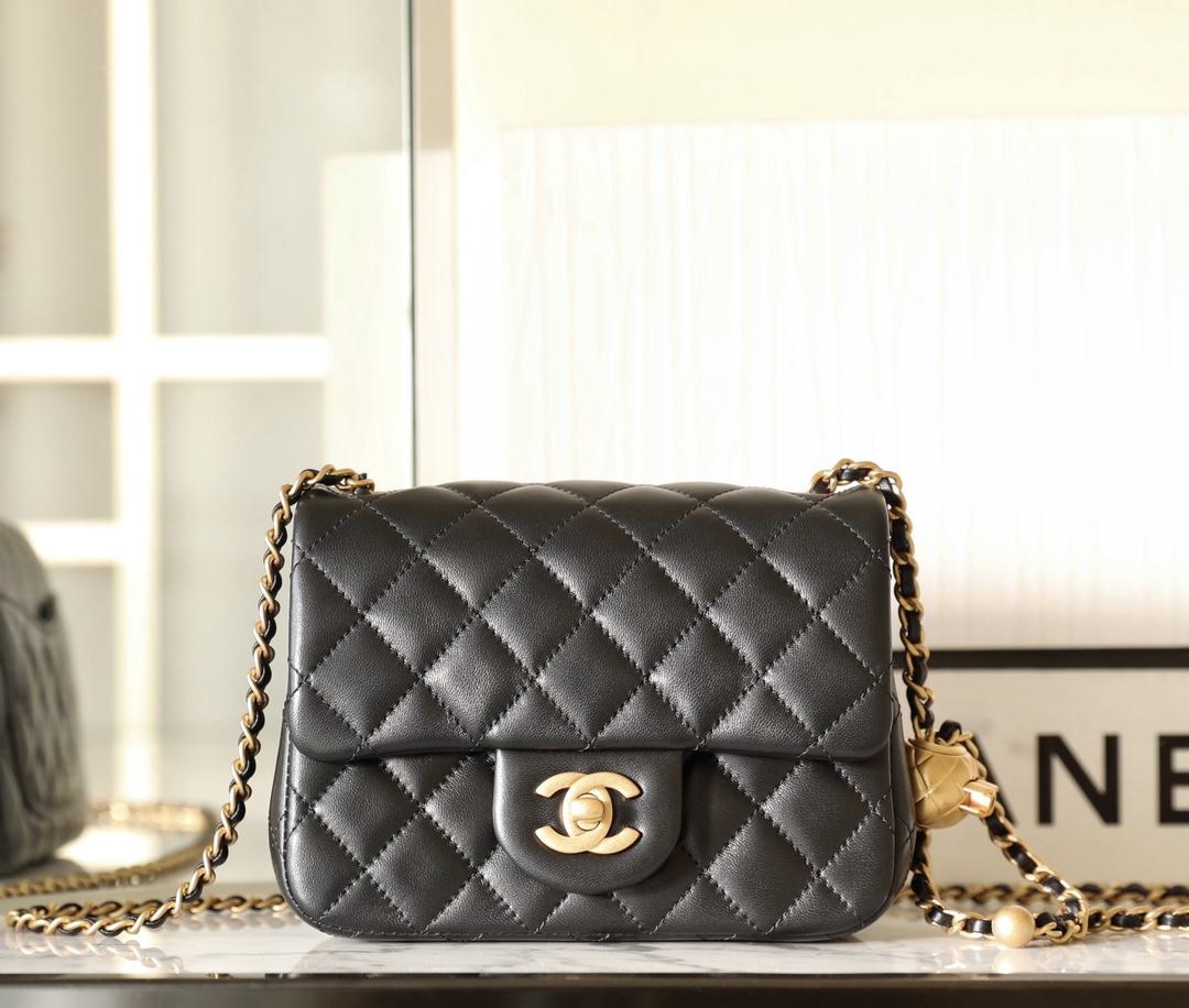 샤넬 25K 빈티지 골드 골드볼 쁘띠삭 플랩백