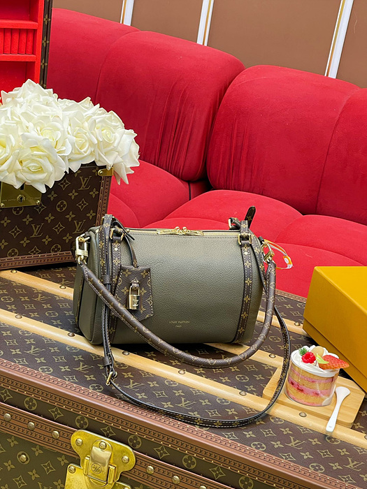 루이비통 익스프레스 PM M26360 (컬러 카키 그린)