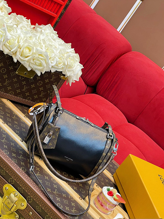 루이비통 익스프레스 PM M27920 (컬러 오일 왁스 블랙)