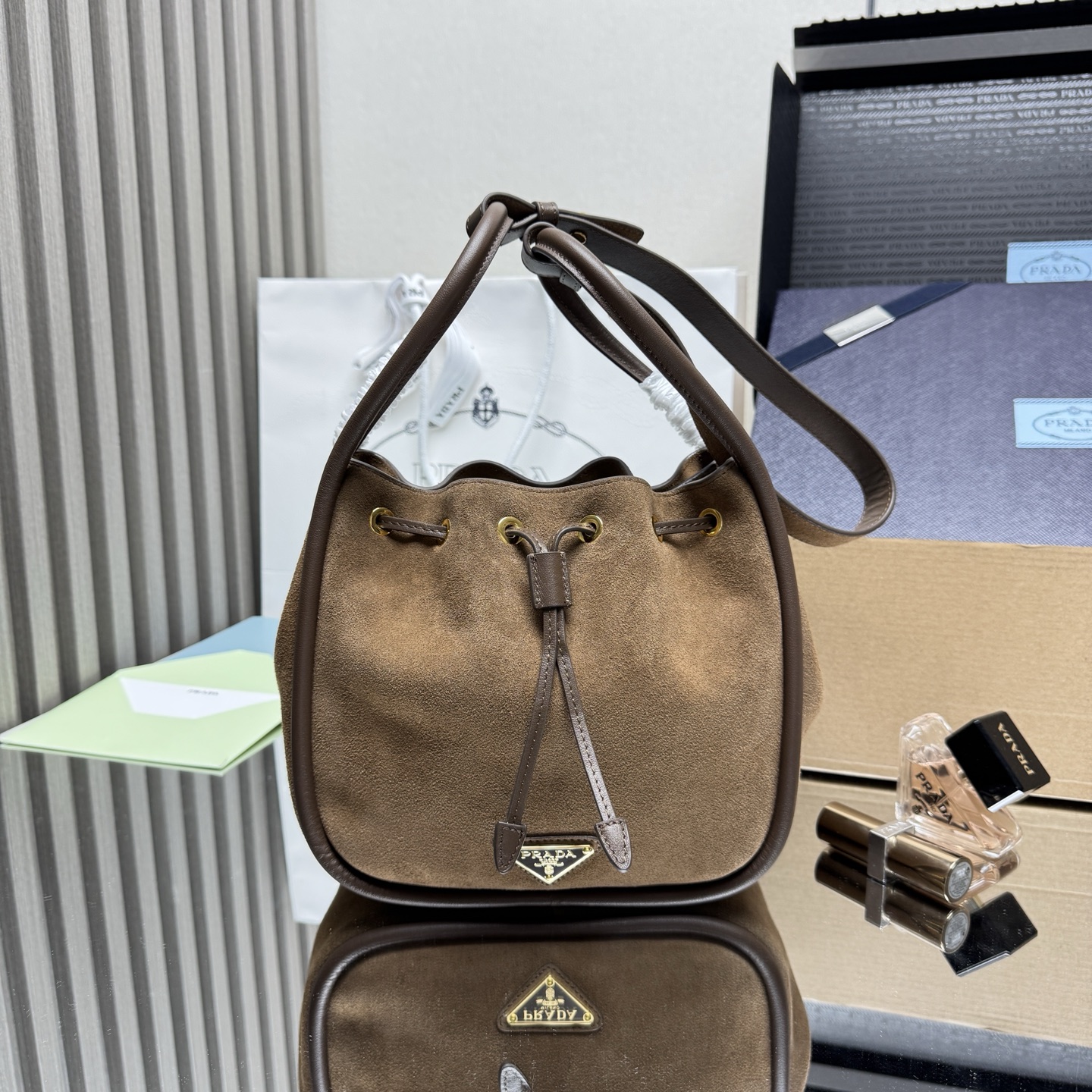 프라다 달링 스웨이드 미니 버킷백 1BE087